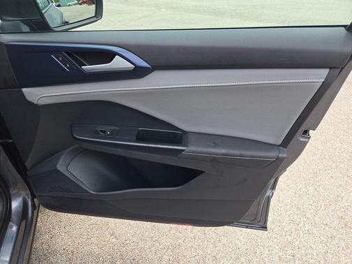Platinum Gray Metallic 2024 Volkswagen Taos 1.5T SE