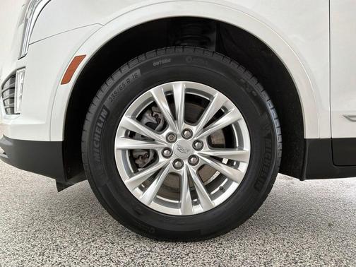 Crystal White Tricoat 2022 Cadillac XT5 Luxury