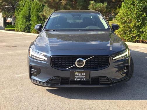 2024 Volvo S60 B5 Core Dark Theme