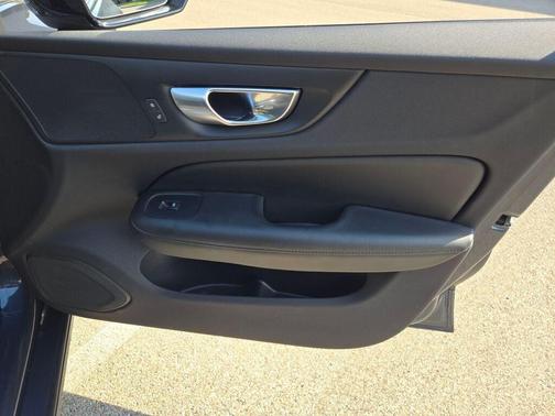 2024 Volvo S60 B5 Core Dark Theme