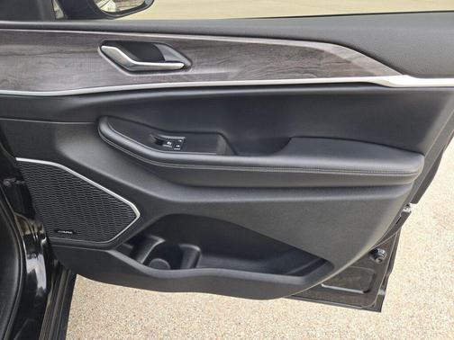 Diamond Black Crystal Pearlcoat 2021 Jeep Grand Cherokee L Limited