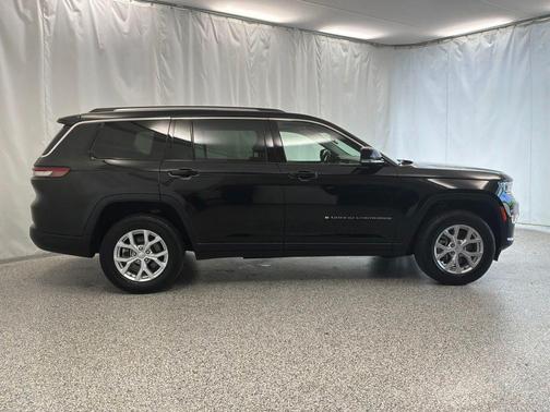Diamond Black Crystal Pearlcoat 2023 Jeep Grand Cherokee L Limited