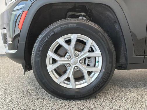 Diamond Black Crystal Pearlcoat 2023 Jeep Grand Cherokee L Limited