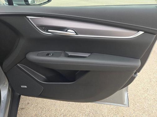 Argent Silver Metallic 2026 Cadillac XT5 Luxury