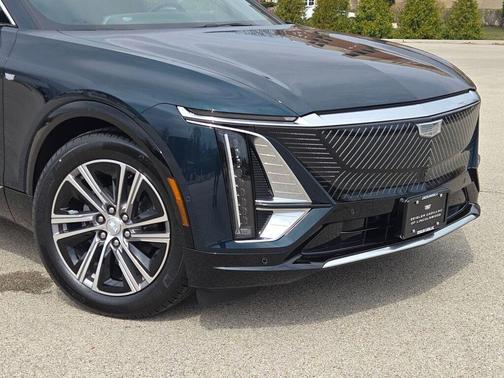 Emerald Lake Metallic 2026 Cadillac LYRIQ Luxury