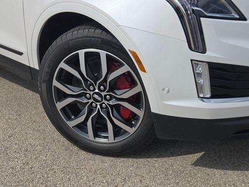 Crystal White Tricoat 2026 Cadillac XT5 Sport