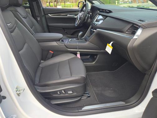 Crystal White Tricoat 2026 Cadillac XT5 Sport