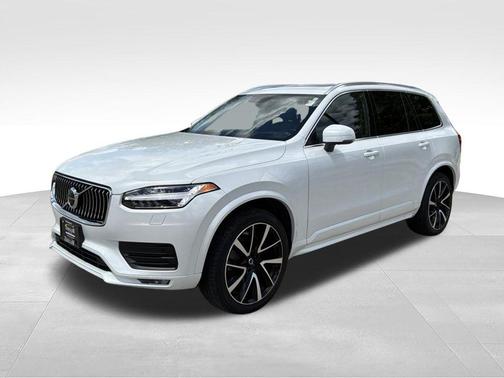 White 2020 Volvo XC90 T6 Momentum