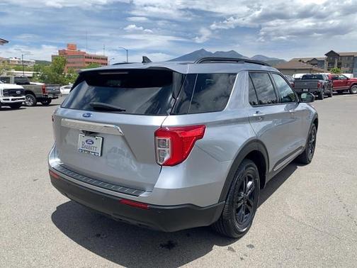 ICONIC SILVER METALLIC 2024 Ford Explorer XLT