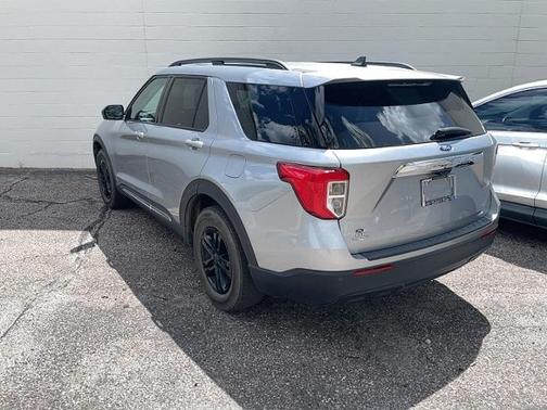 ICONIC SILVER METALLIC 2024 Ford Explorer XLT