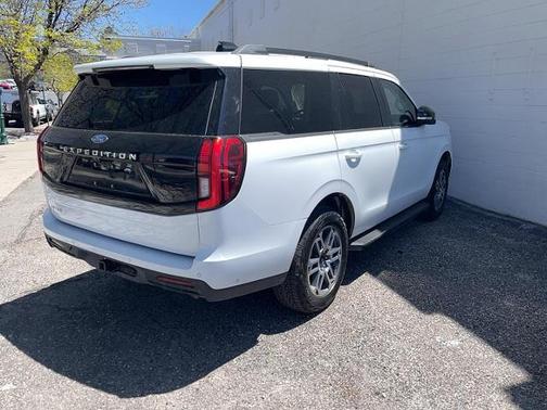 OXFORD WHITE 2025 Ford Expedition ACTIVE