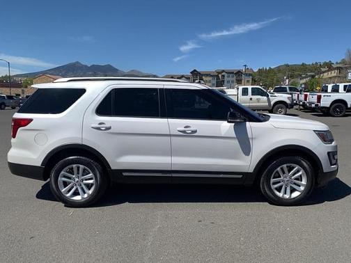 WHITE PLATINUM MET TRI-COAT 2017 Ford Explorer XLT