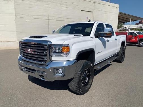White 2018 GMC Sierra 1500 SLT