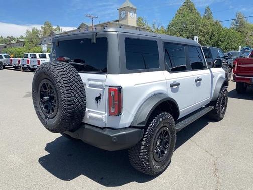 OXFORD WHITE 2023 Ford Bronco WILDTRAK