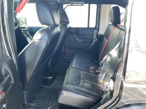 Granite Crystal Metallic 2017 Jeep Wrangler Unlimited RUBICON