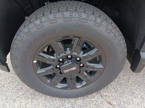 2025 GMC Sierra 2500 AT4
