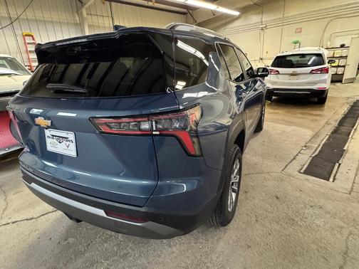 Lakeshore Blue Metallic 2025 Chevrolet Equinox LT