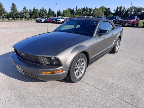 2005 Ford Mustang Deluxe