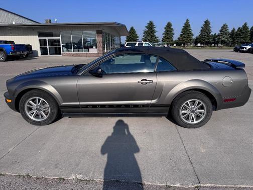 2005 Ford Mustang Deluxe