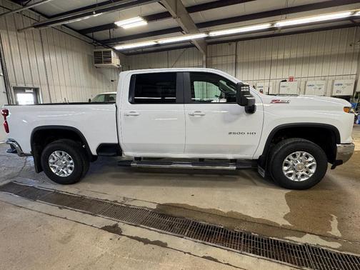 Summit White 2025 Chevrolet Silverado 2500 LT