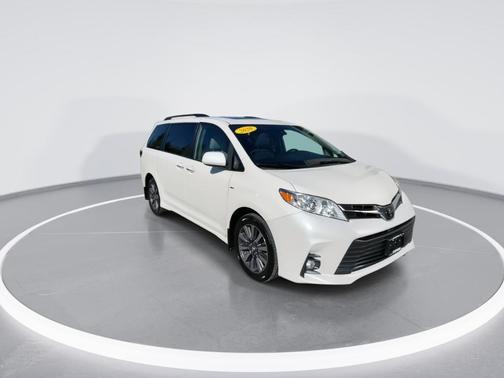 White 2020 Toyota Sienna XLE