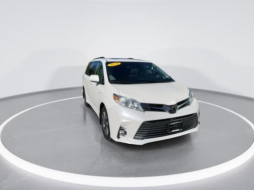 White 2020 Toyota Sienna XLE