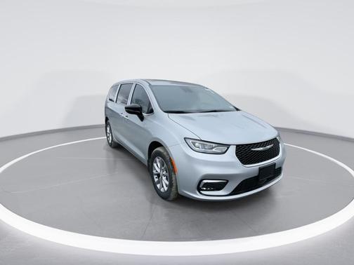 Silver Mist 2026 Chrysler Pacifica Select AWD