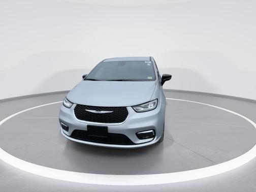 Silver Mist 2026 Chrysler Pacifica Select AWD