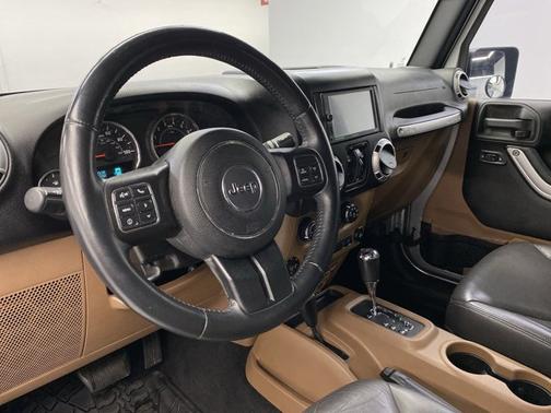 Photo 2 of 18 of 2015 Jeep Wrangler Unlimited Sahara