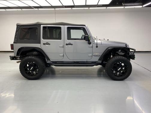 Photo 5 of 18 of 2015 Jeep Wrangler Unlimited Sahara
