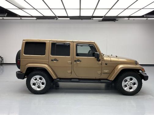 Photo 5 of 17 of 2015 Jeep Wrangler Unlimited Sahara