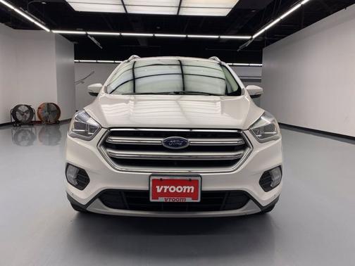 Photo 4 of 19 of 2017 Ford Escape Titanium