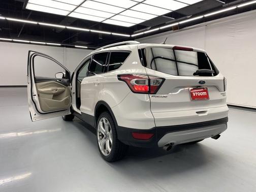 Photo 3 of 19 of 2017 Ford Escape Titanium