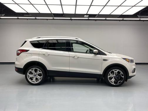 Photo 5 of 19 of 2017 Ford Escape Titanium