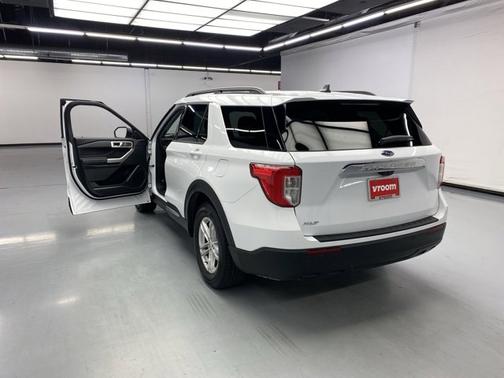 Photo 3 of 19 of 2021 Ford Explorer XLT