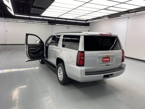 Photo 3 of 19 of 2020 Chevrolet Suburban LT