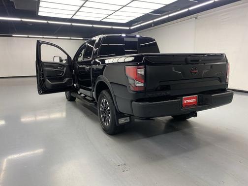 Photo 3 of 18 of 2021 Nissan Titan PRO-4X