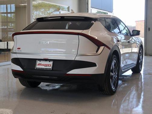 2025 Kia EV6 Light