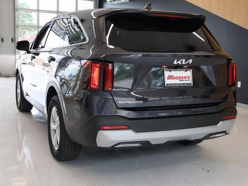 2025 Kia Sorento LX