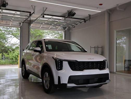 2025 Kia Sorento LX