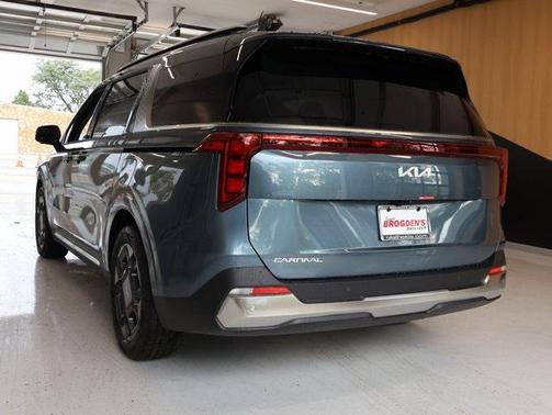 2026 Kia Carnival SX