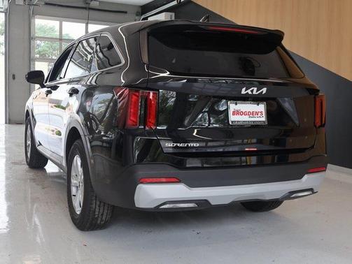 2025 Kia Sorento LX