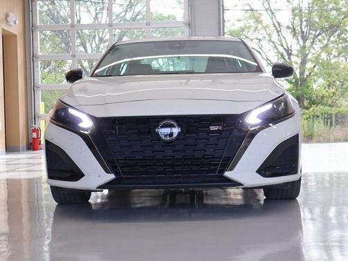 2023 Nissan Altima SR FWD