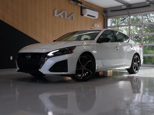 2023 Nissan Altima SR FWD