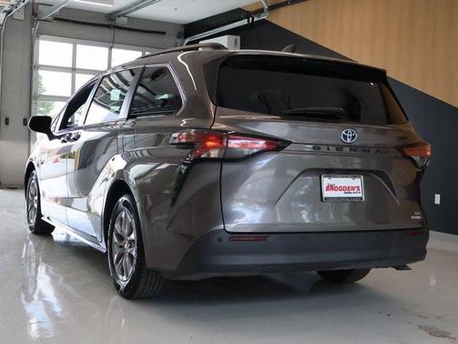 2022 Toyota Sienna XLE 7 Passenger