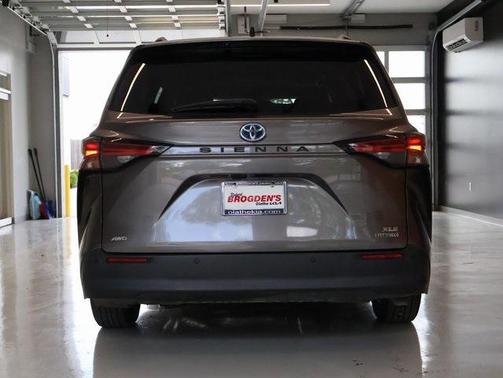2022 Toyota Sienna XLE 7 Passenger