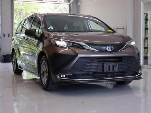 2022 Toyota Sienna XLE 7 Passenger