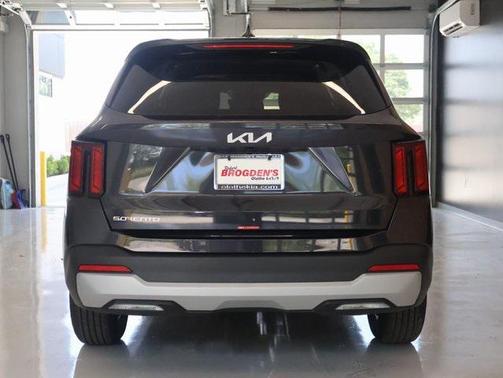 2025 Kia Sorento LX
