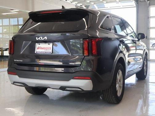 2025 Kia Sorento LX