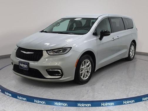 Silver Mist Clearcoat 2024 Chrysler Pacifica Touring-L